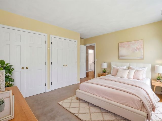 10 Hawk Ridge Rd, Andover, MA 01810