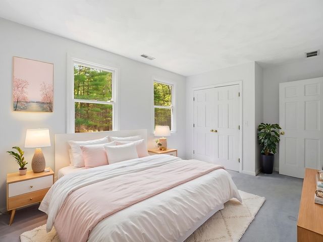 10 Hawk Ridge Rd, Andover, MA 01810