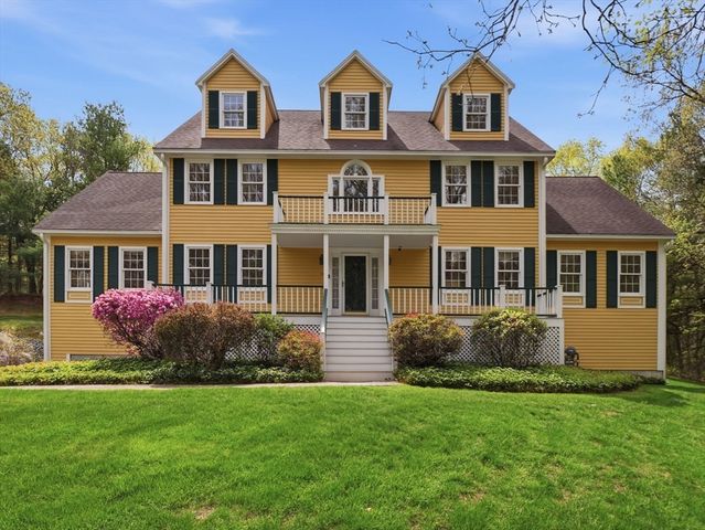 10 Hawk Ridge Rd, Andover, MA 01810