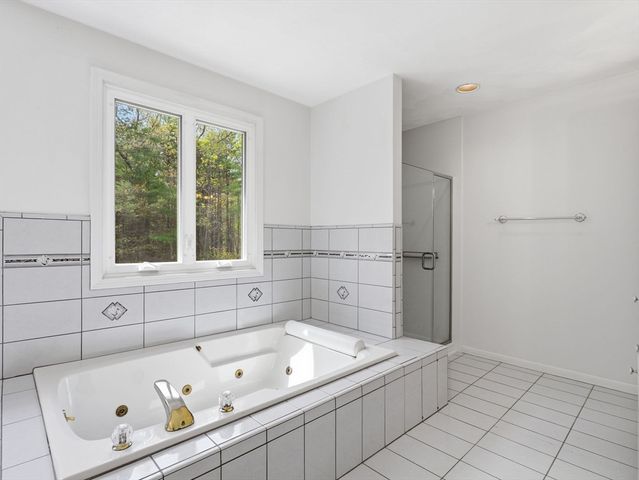 10 Hawk Ridge Rd, Andover, MA 01810
