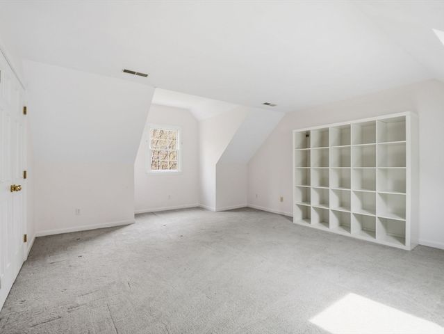 10 Hawk Ridge Rd, Andover, MA 01810