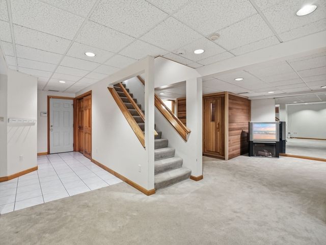 10 Hawk Ridge Rd, Andover, MA 01810