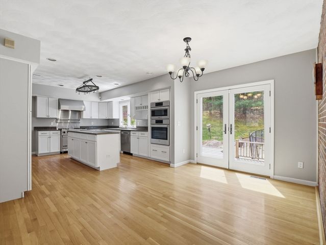 10 Hawk Ridge Rd, Andover, MA 01810