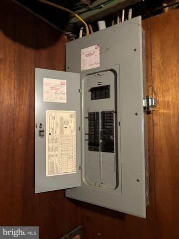 606 N BROWN ST, Gloucester City, NJ 08030