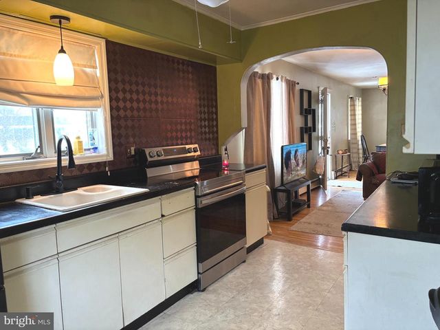 606 N BROWN ST, Gloucester City, NJ 08030