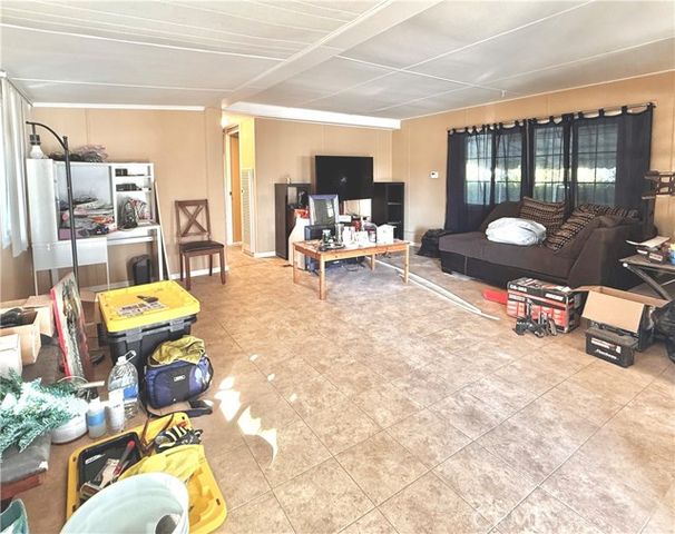 160 S Eucalyptus 60, Rialto, CA 92376