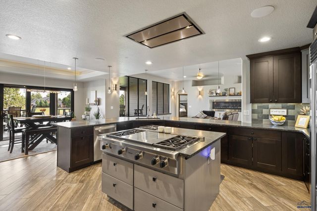 7020 PRESTWICK RD, Rapid City, SD 57702