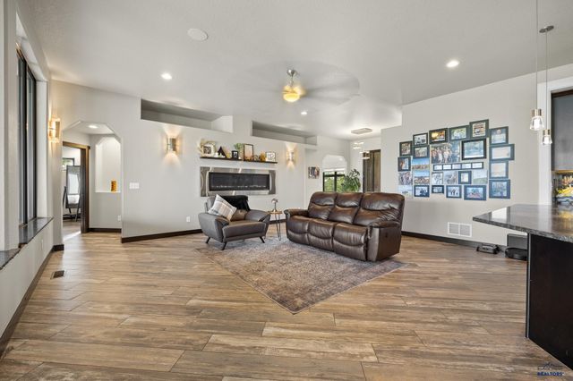 7020 PRESTWICK RD, Rapid City, SD 57702