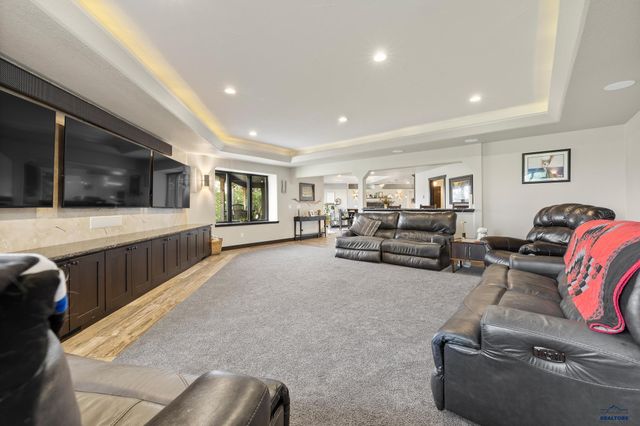7020 PRESTWICK RD, Rapid City, SD 57702