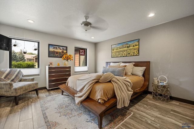 7020 PRESTWICK RD, Rapid City, SD 57702