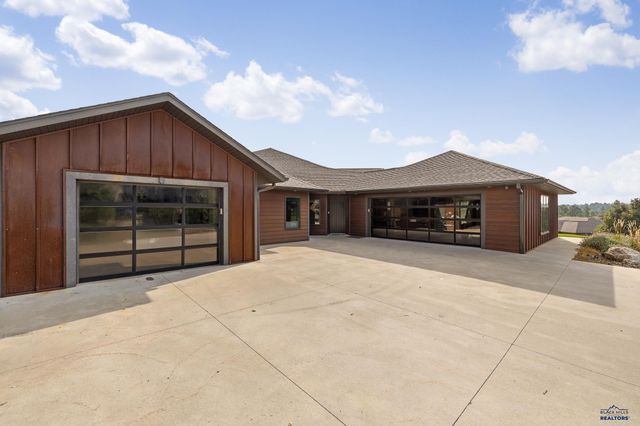 7020 PRESTWICK RD, Rapid City, SD 57702