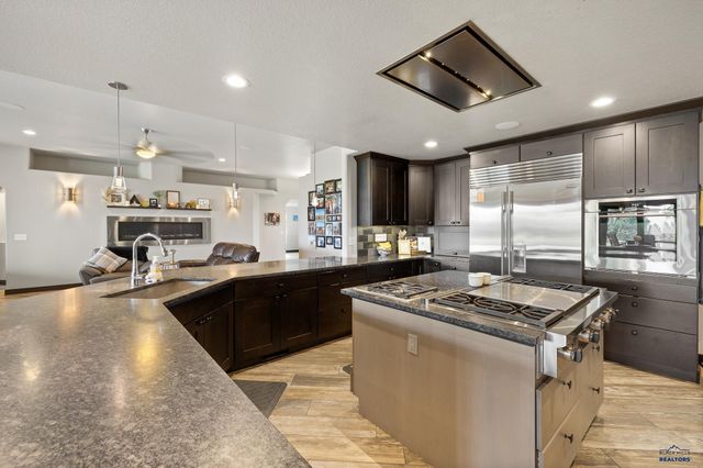 7020 PRESTWICK RD, Rapid City, SD 57702