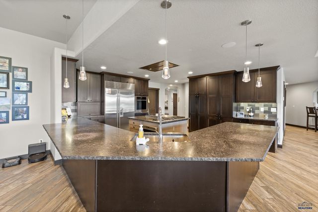 7020 PRESTWICK RD, Rapid City, SD 57702