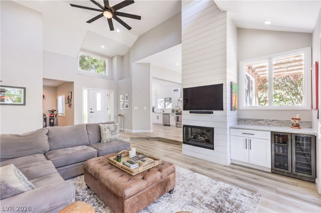 8211 Round Hills Circle, Las Vegas, NV 89113