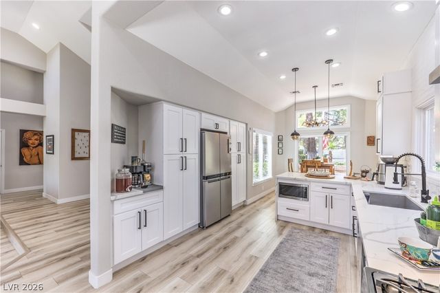 8211 Round Hills Circle, Las Vegas, NV 89113