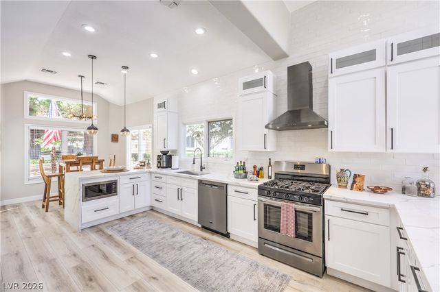 8211 Round Hills Circle, Las Vegas, NV 89113