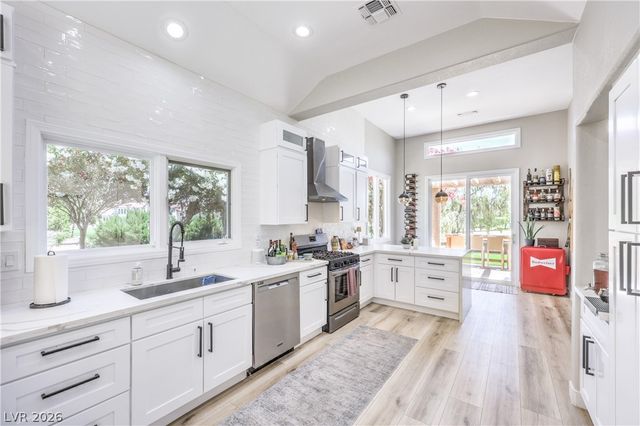 8211 Round Hills Circle, Las Vegas, NV 89113