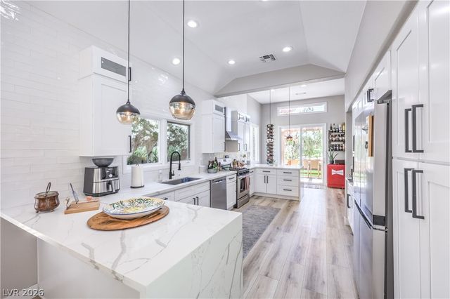 8211 Round Hills Circle, Las Vegas, NV 89113
