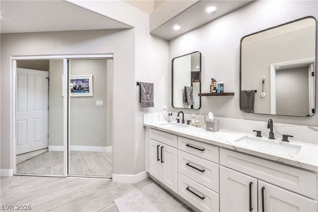 8211 Round Hills Circle, Las Vegas, NV 89113