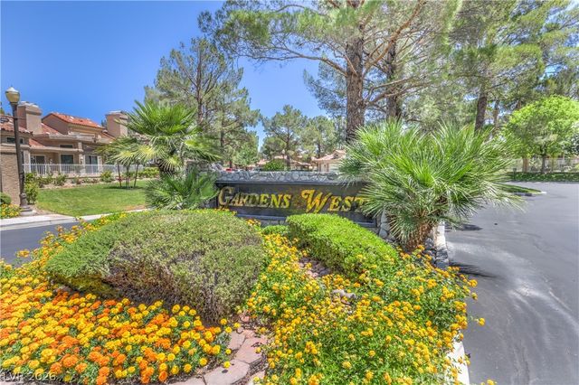 8211 Round Hills Circle, Las Vegas, NV 89113