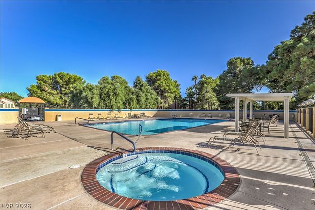8211 Round Hills Circle, Las Vegas, NV 89113