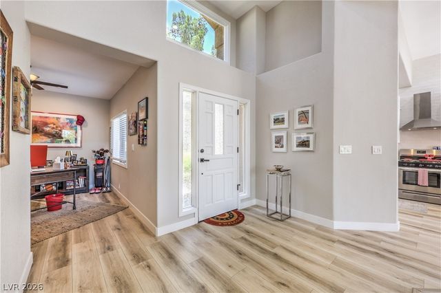 8211 Round Hills Circle, Las Vegas, NV 89113