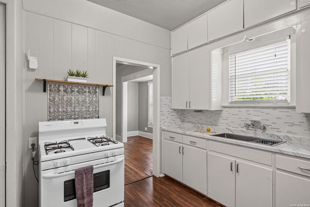1023 W French Pl, San Antonio, TX 78212