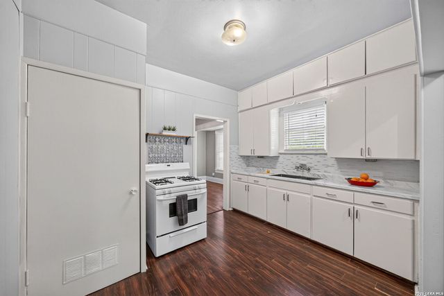 1023 W French Pl, San Antonio, TX 78212