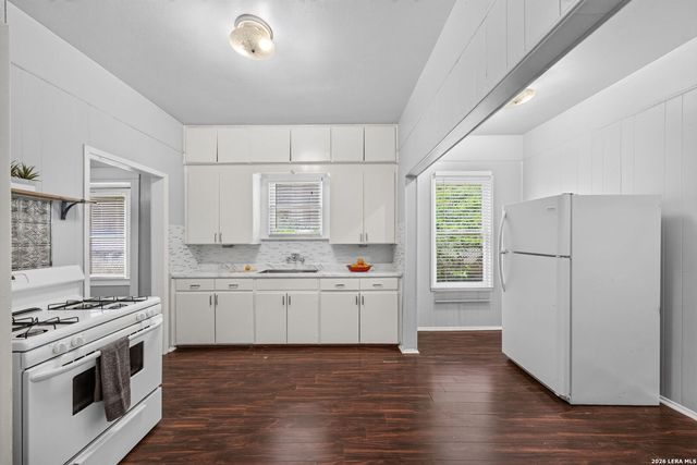 1023 W French Pl, San Antonio, TX 78212