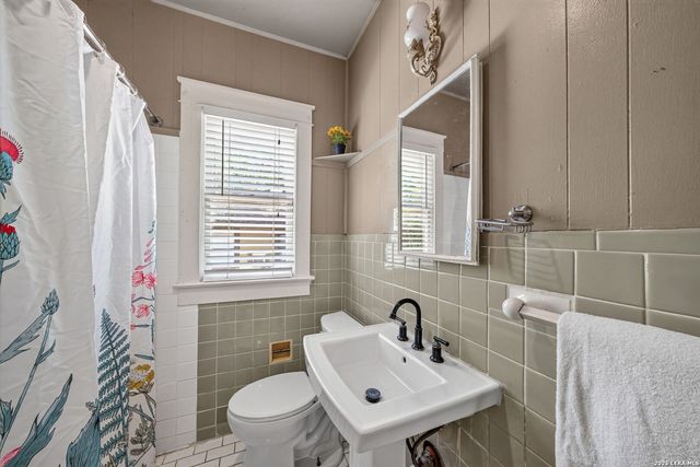 1023 W French Pl, San Antonio, TX 78212