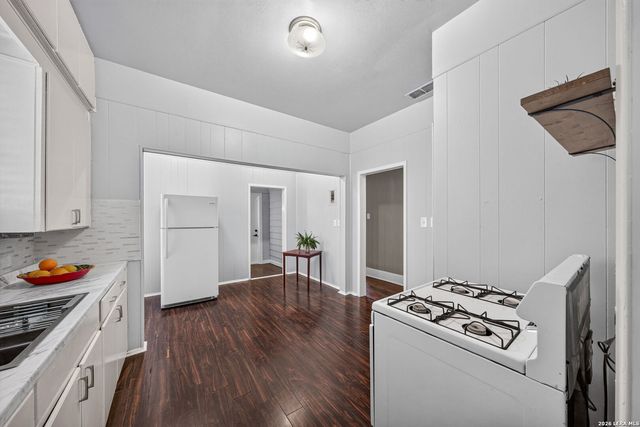 1023 W French Pl, San Antonio, TX 78212