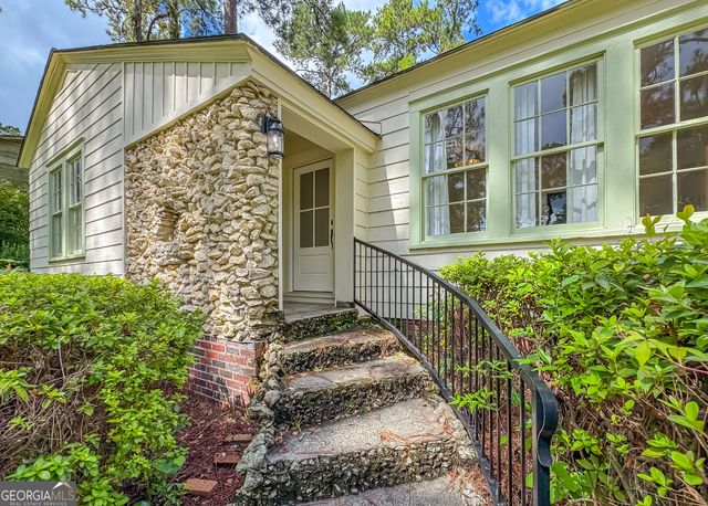 909 Fourth Street NW, Cairo, GA 39828