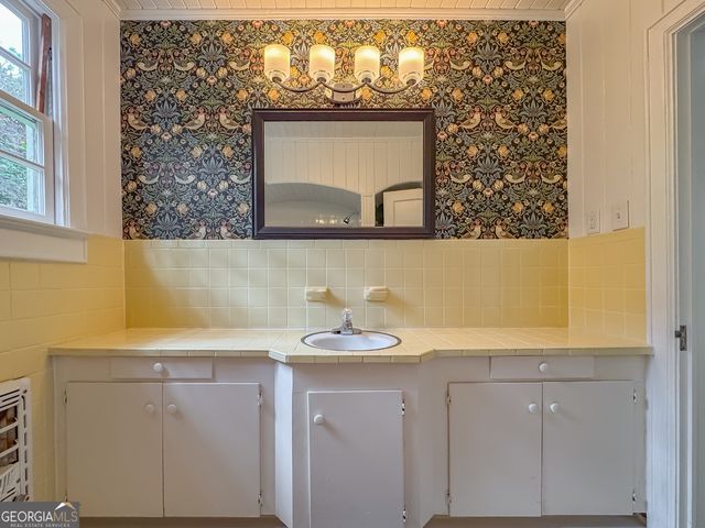 909 Fourth Street NW, Cairo, GA 39828