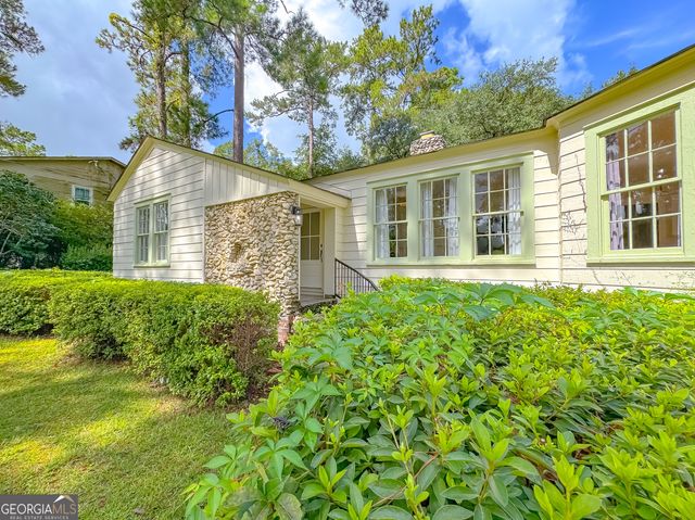 909 Fourth Street NW, Cairo, GA 39828