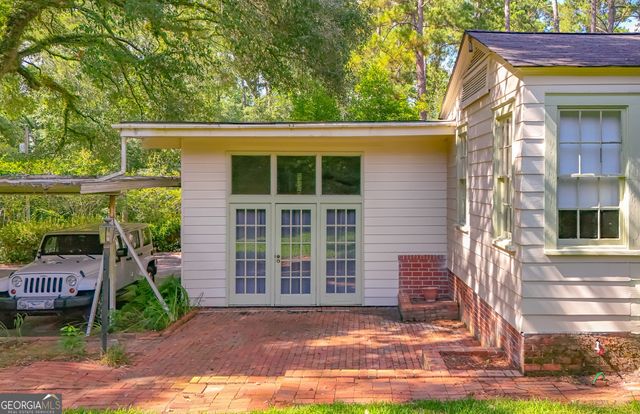 909 Fourth Street NW, Cairo, GA 39828