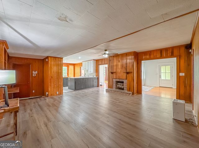 909 Fourth Street NW, Cairo, GA 39828