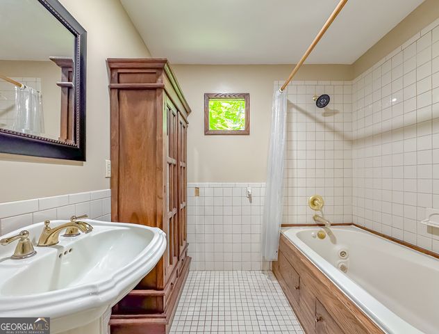 909 Fourth Street NW, Cairo, GA 39828