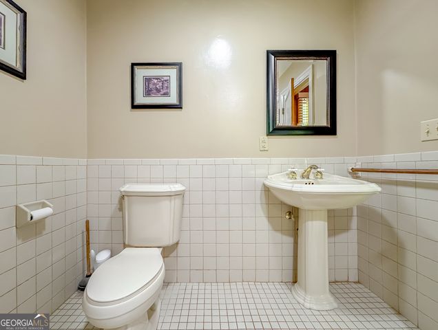 909 Fourth Street NW, Cairo, GA 39828