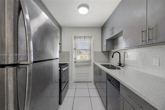 5450 Hollywood Blvd 107, Hollywood, FL 33021