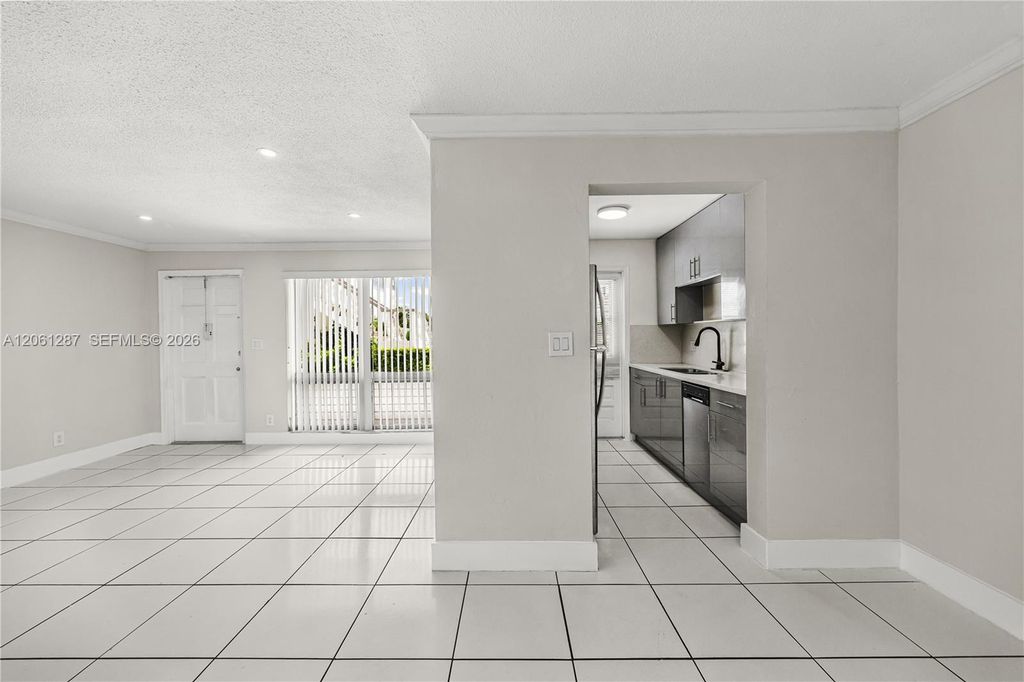 5450 Hollywood Blvd 107, Hollywood, FL 33021