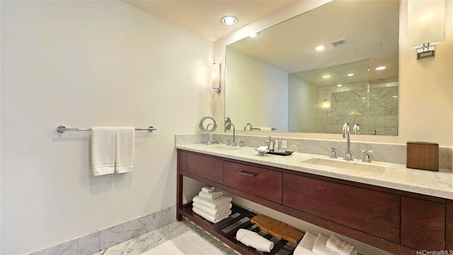 223 Saratoga Road 3603, Honolulu, HI 96815