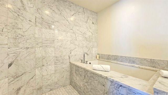 223 Saratoga Road 3603, Honolulu, HI 96815