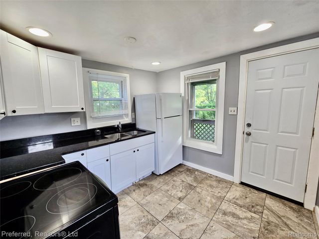 20954 Rensselaer Street, Farmington Hills, MI 48336