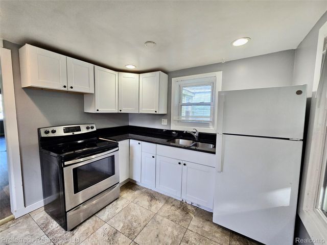 20954 Rensselaer Street, Farmington Hills, MI 48336