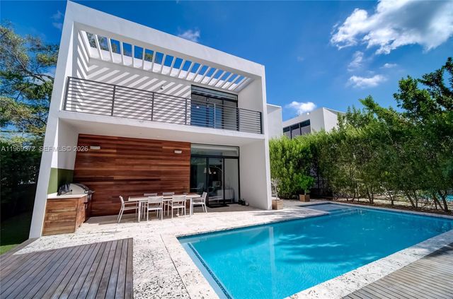 8660 Arboretum Ln, Miami, FL 33138