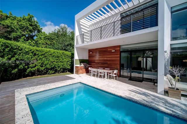 8660 Arboretum Ln, Miami, FL 33138