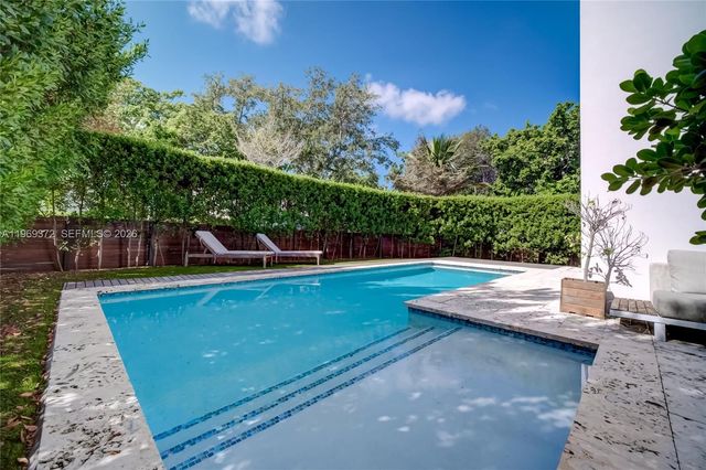 8660 Arboretum Ln, Miami, FL 33138