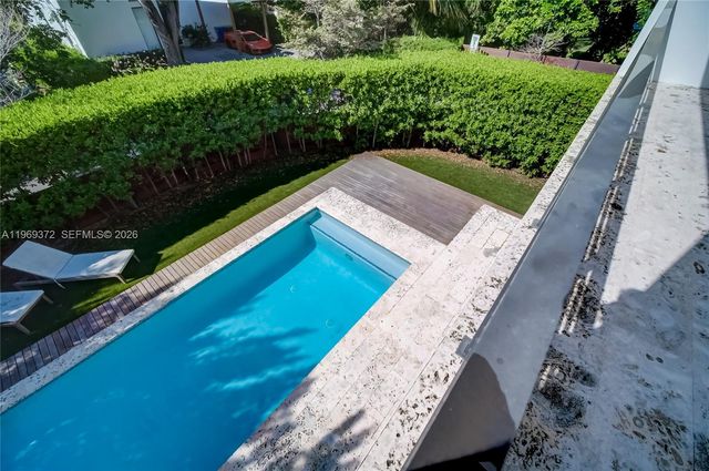 8660 Arboretum Ln, Miami, FL 33138