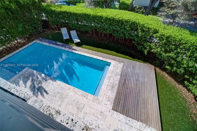 8660 Arboretum Ln, Miami, FL 33138