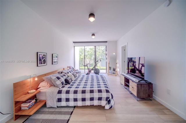 8660 Arboretum Ln, Miami, FL 33138